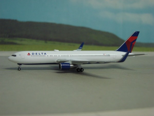 Boeing 767-300WL Delta Air Lines