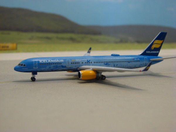 Boeing 757-200WL Icelandair