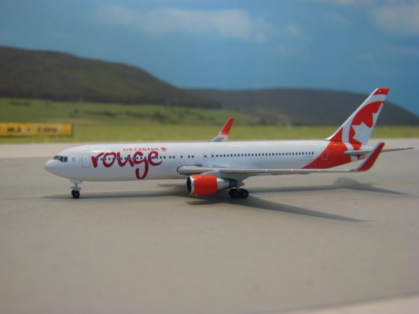 Boeing 767-300 Air Canada Rouge
